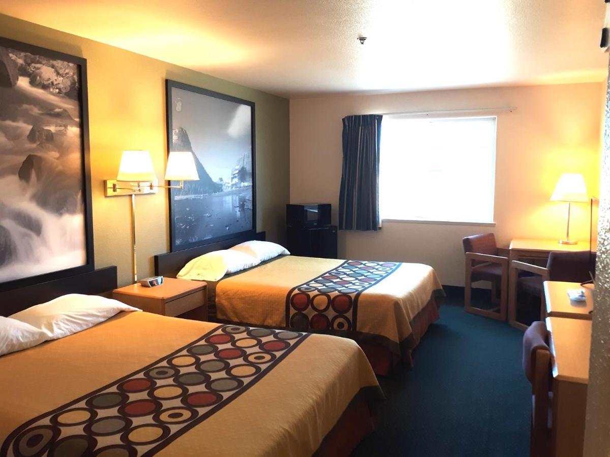 Hotel Super 8 By Wyndham Hamilton Esterno foto