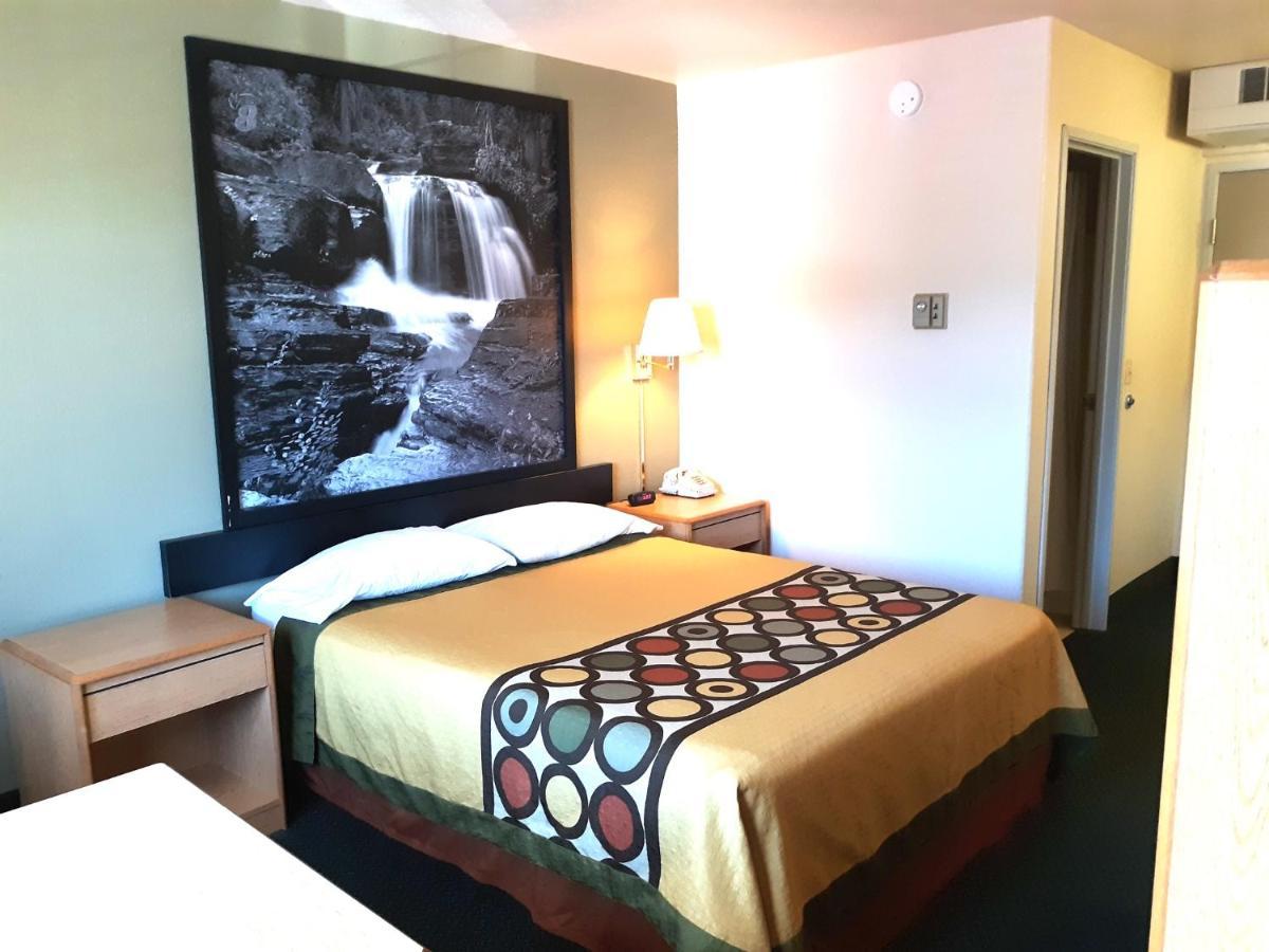 Hotel Super 8 By Wyndham Hamilton Esterno foto
