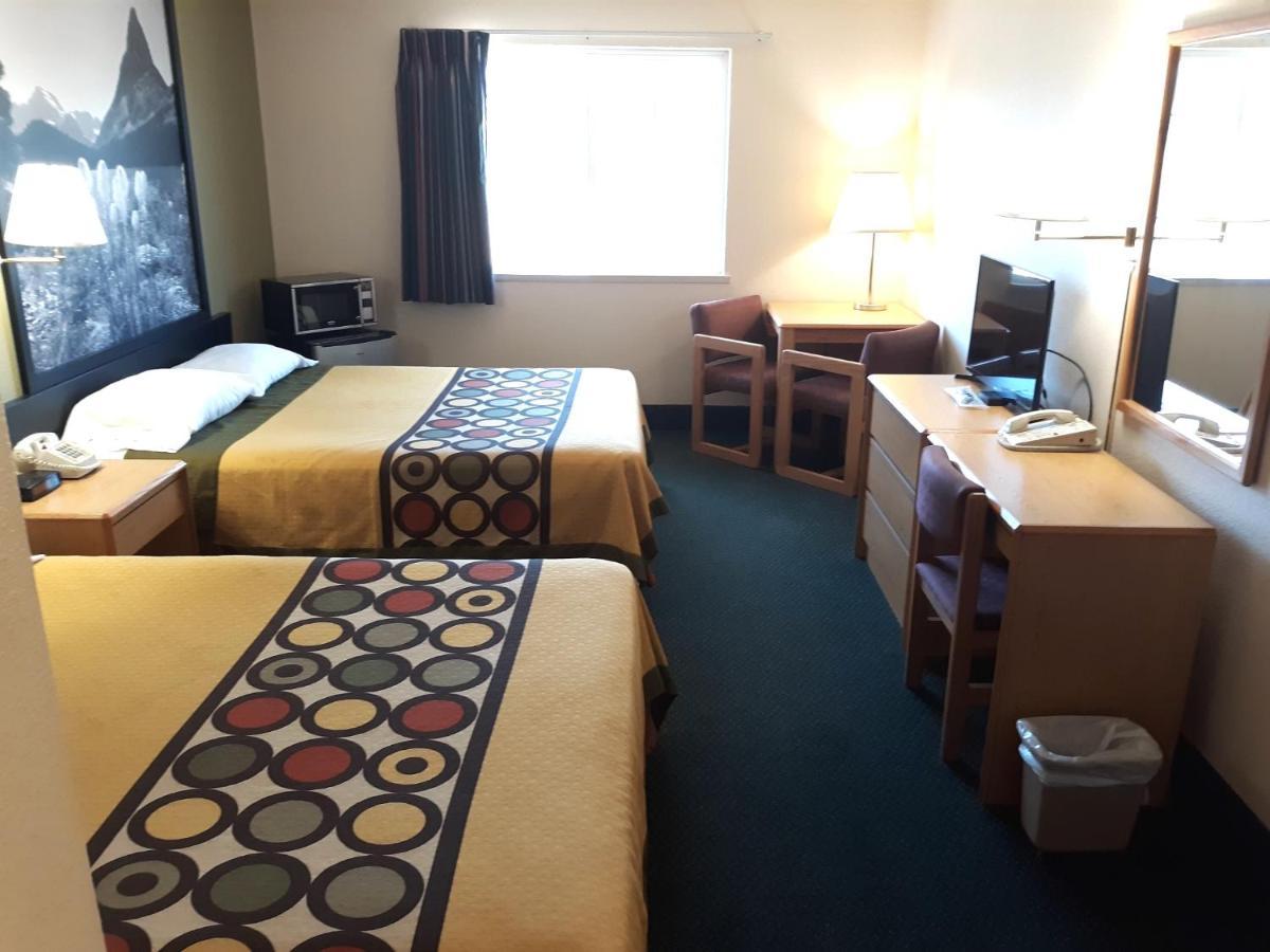 Hotel Super 8 By Wyndham Hamilton Esterno foto