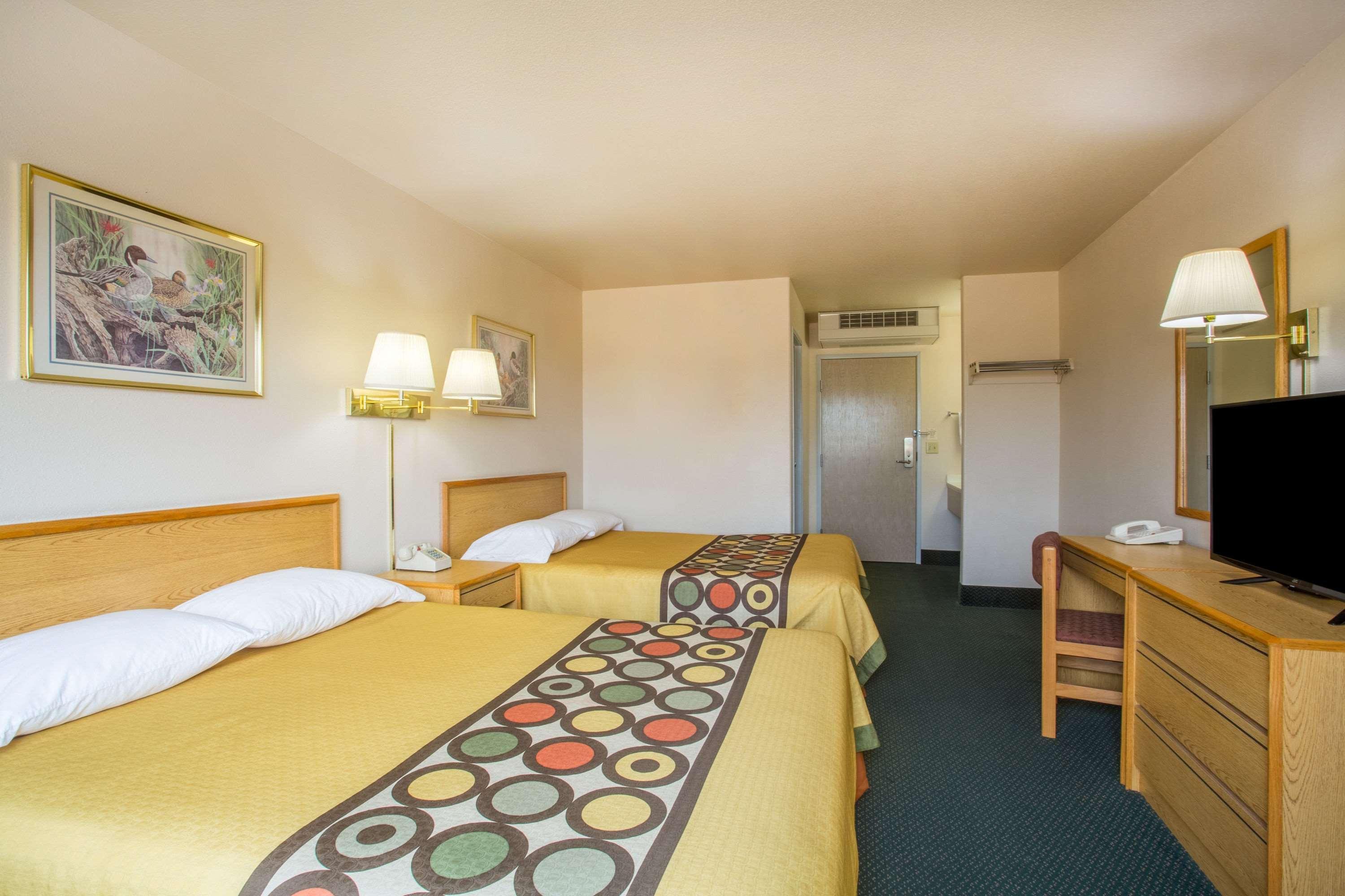 Hotel Super 8 By Wyndham Hamilton Esterno foto