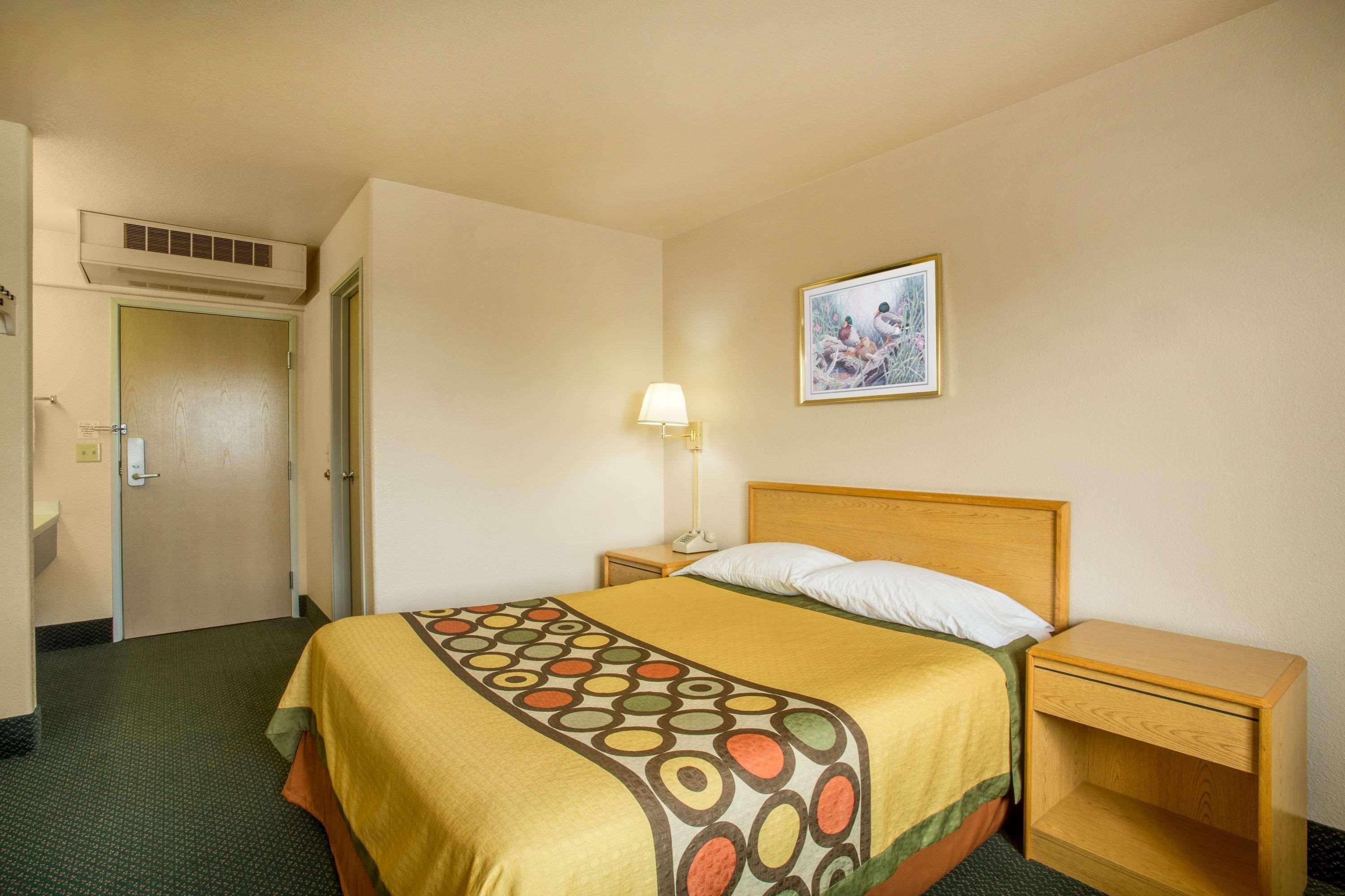 Hotel Super 8 By Wyndham Hamilton Esterno foto