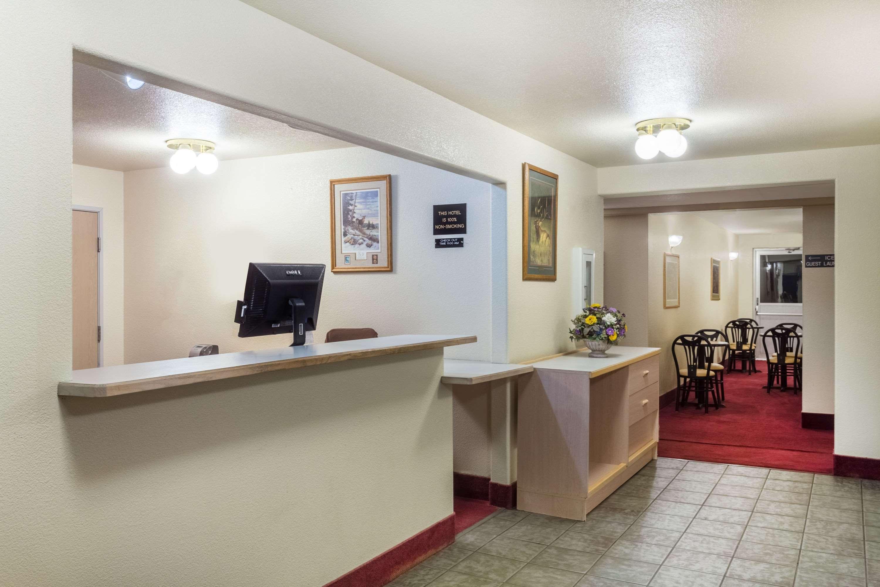 Hotel Super 8 By Wyndham Hamilton Esterno foto